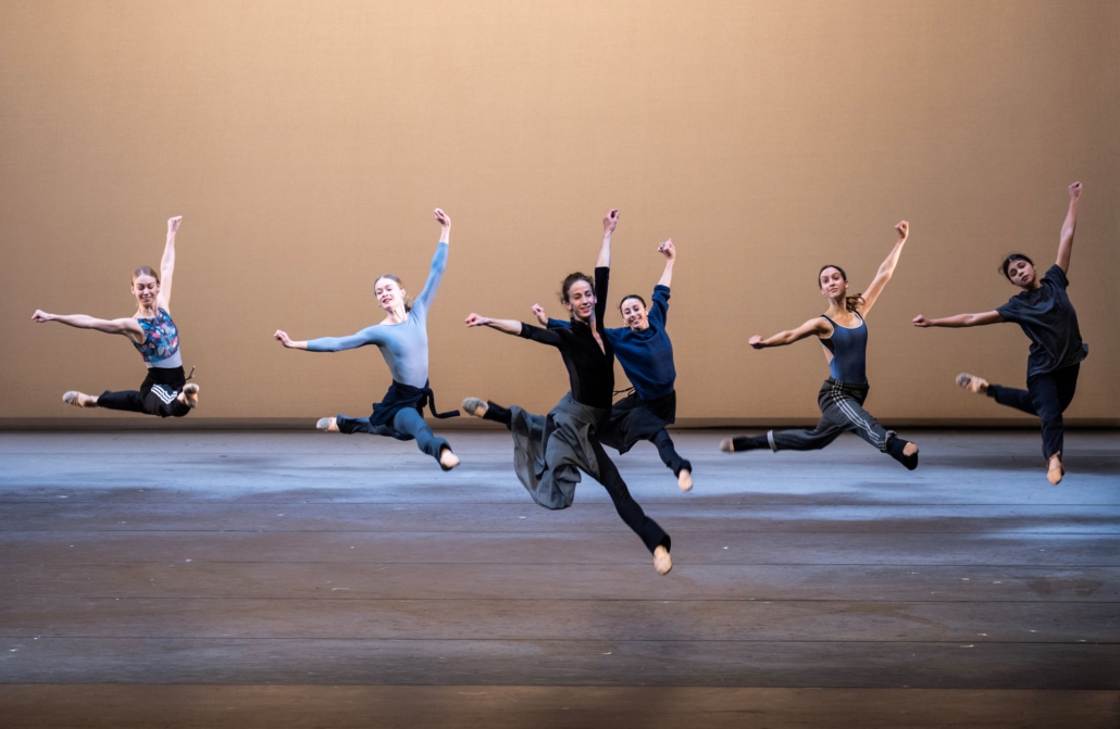 Mitglieder der Compagnie tanzen bei der Ballett-Werkstatt 2022.