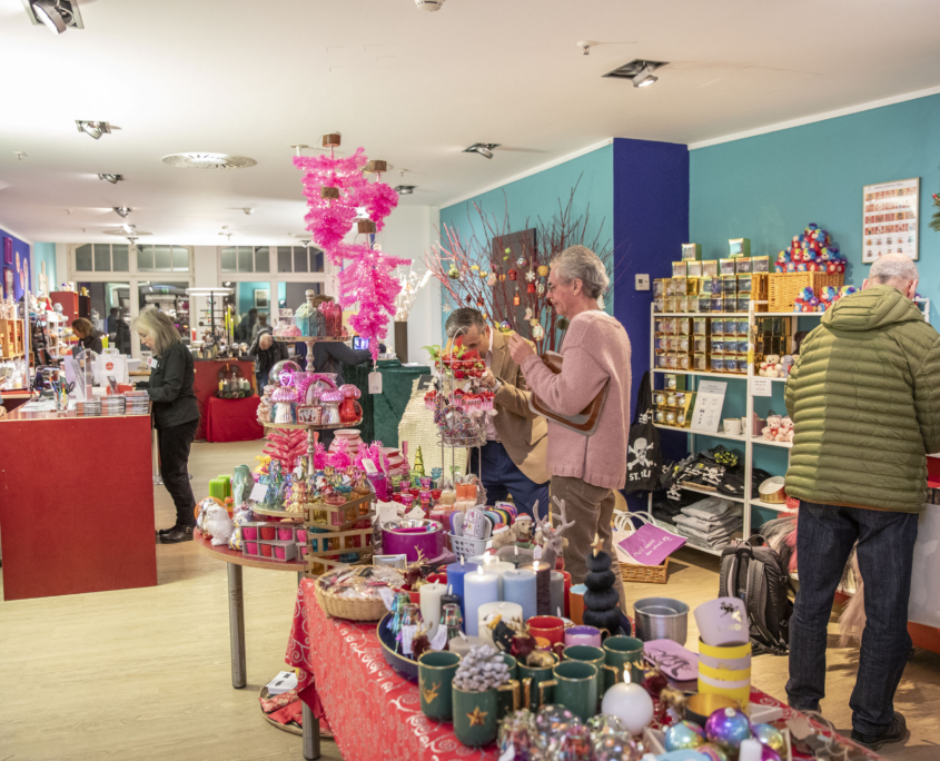 Innenansicht des Leuchtfeuer-Benefizshops 2025.