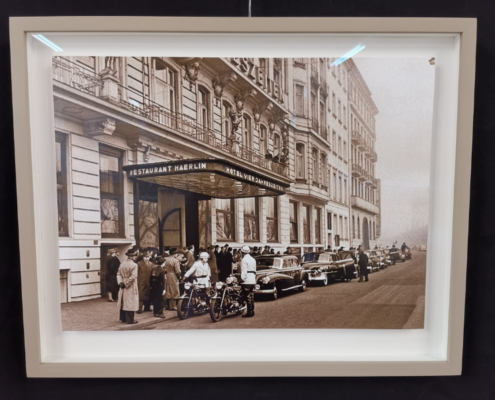 Titelbild: 10.500 Euro Benefizerlös für Hamburg Leuchtfeuer durch historische Fotografien