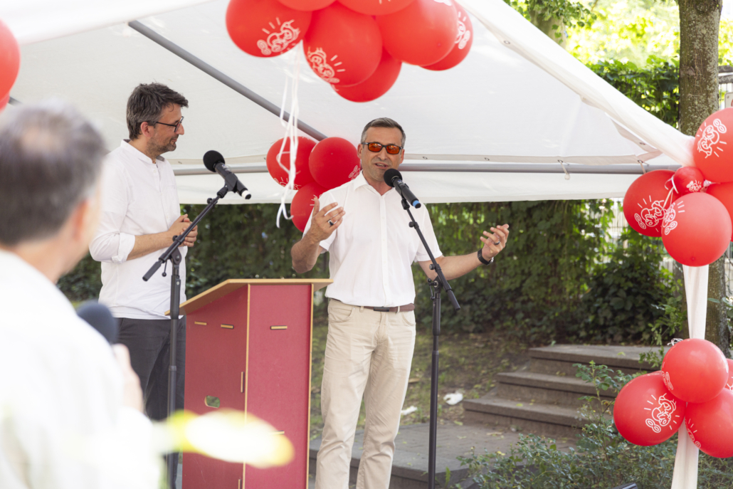 Miro Miletic auf dem Hospiz-Sommerfest 2023 von Hamburg Leuchtfeuer.