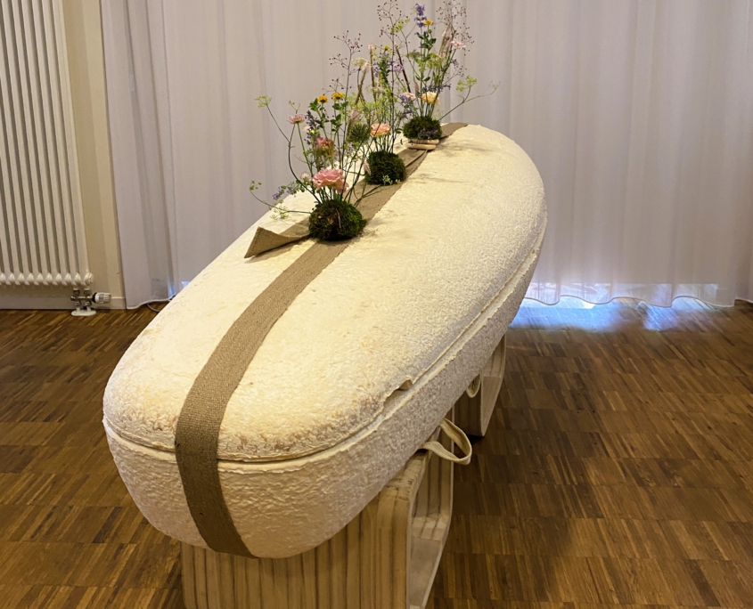 Der "Living Cocoon"-Pilzsarg im Lotsenhaus.
